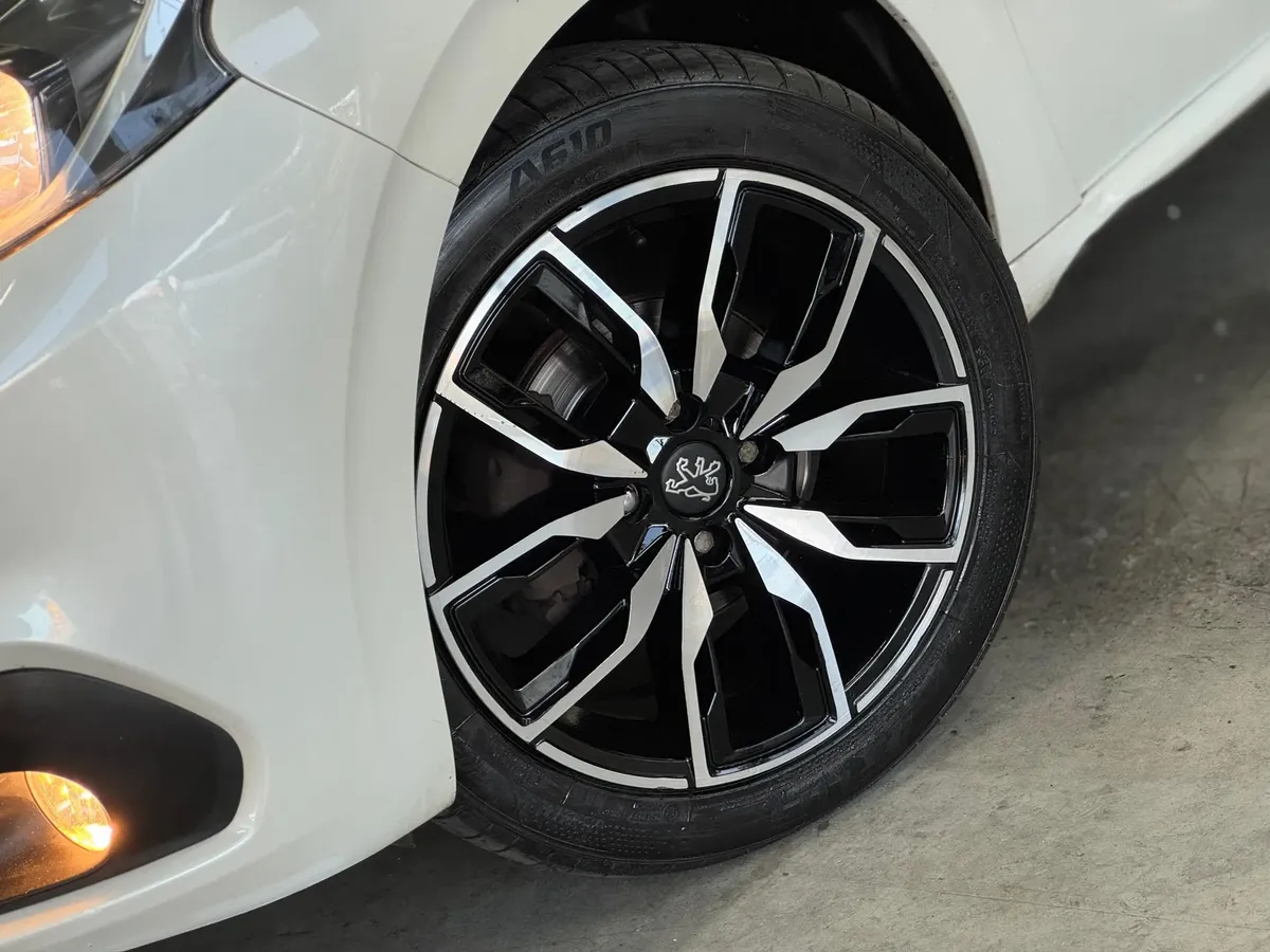 Peugeot 208 1.6 16v Allure Flex Aut. 5p foto 3